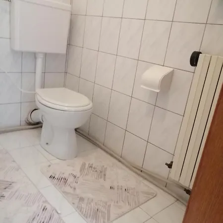 Ajsha Apartman *